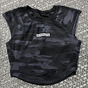 Alphalete | Velocity Crop Tee in Arctic Canvas Camo